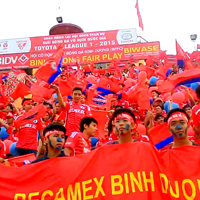 Gôn Mai Sản Xuất Áo Cho Cổ Động Viên Becamex Bình Dương